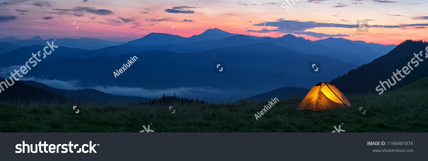 Stock photo syndrome example: Glorified camping